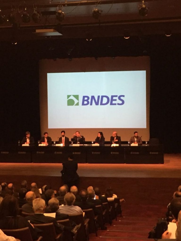 Abralog e BNDES miram parceria
