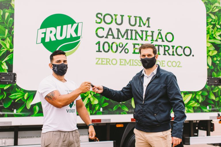 Bebidas Fruki inicia operação logística com caminhões elétricos