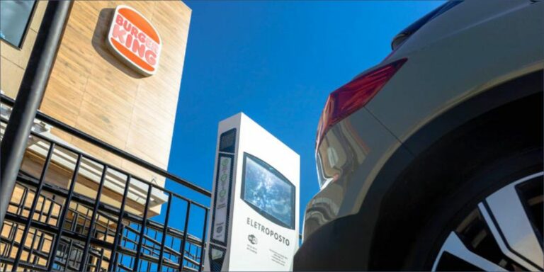 Burger King e EZVolt iniciam recarga para veículos elétricos no Rio e São Paulo
