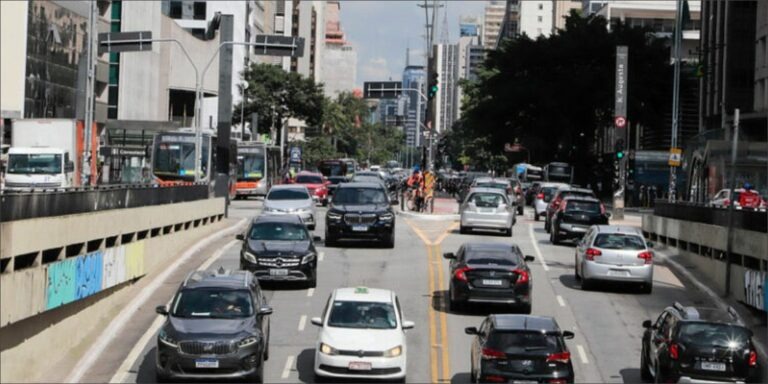 Motoristas de São Paulo passam a ter 40% de desconto no pagamento de multas do Detran