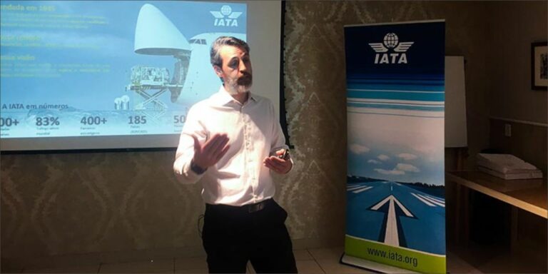 IATA destaca importância da certificação CEIV no Comitê Farma da Abralog